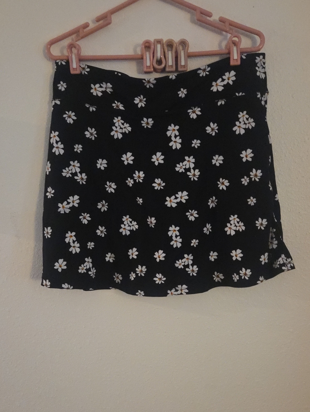 Black Floral A-Line Women's Skort - White Daisy Print